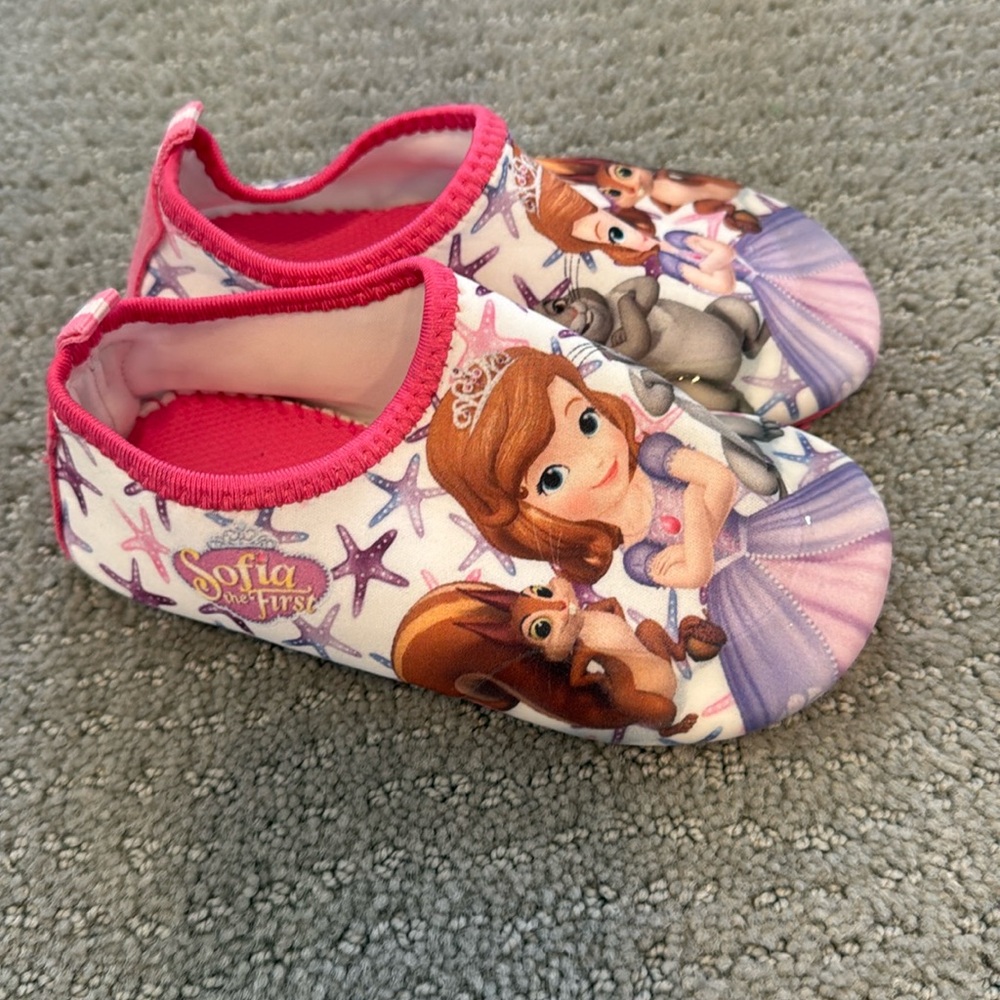 Sofia the first water shoes size 10/11